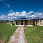 \'Orana Grove\' Reset At A Mudgee Vineyard Getaway