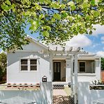 Two Daughters Cottage - Refined Country Living
