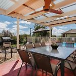 Macquarie Manor - Experience Grand Country Living