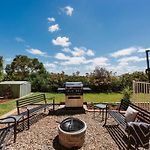 Macquarie Manor - Experience Grand Country Living