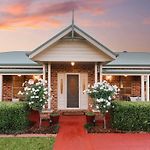 Macquarie Manor - Experience Grand Country Living