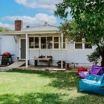 Court House Hideaway - Country Comfort In Town