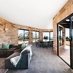 \'Tyalla Lodge\' Unique Luxe Design In The Mountains