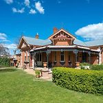Luxury At Lauralla - An Elegant Victorian Escape