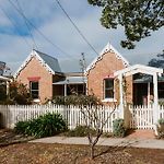 \'Kareela & Kialla Cottages\' Charming Family Getaway