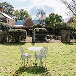 \'Kareela & Kialla Cottages\' Charming Family Getaway