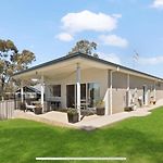 Hamptons House Mudgee -Lux Stays