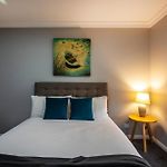 Devan House - An Entertainers\' Retreat Close To Town