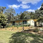 Frog Hill 8 Bedroom Luxe Rural Retreat Near Town With 2 Houses