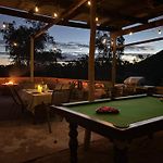 Frog Hill 8 Bedroom Luxe Rural Retreat Near Town With 2 Houses