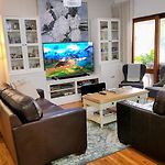 270 On Church - Entire Villa With Spacious Alfresco Area