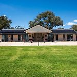 Mudgee House - Grand Serenity For Gather & Play