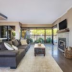 Red Lotus Guesthouse - A Grand Valley Views Escape