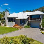 Red Lotus Guesthouse - A Grand Valley Views Escape