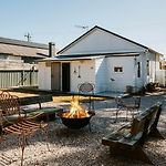 Mygoura Cottage - Charming Country Living In Town