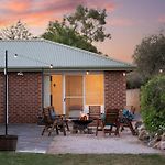 Allambie - Poolside Elegance In Mudgee Countryside