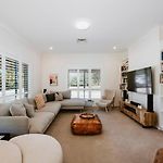 Tilia Estate - Wine Country Haven With Games Room