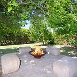 Putta Bucca Manor - Poised Poolside Country Living