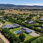 Putta Bucca Manor - Poised Poolside Country Living