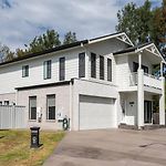 The Farm - Refined Country Retreat Near Town Centre