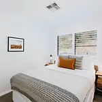 \'Omaroo\' Homestead Escape Amongst Rolling Hills