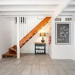 \'Bear Cottage\' An Eco Escape In The Hills Of Riverlea