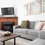 Currawong Bungalow - An Idyllic Group Stay In Town