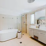 Holiday home Riddell - A Federation Hideaway In Town
