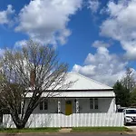 The Cottage On Market