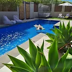 Red Lotus Retreat Apartment *
