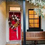 Riddell Cottage - A Federation Hideaway In Town