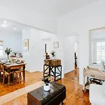Holiday home 'the Gladstone' An Expansive Outdoor Oasis In Town