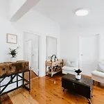 Holiday home 'the Gladstone' An Expansive Outdoor Oasis In Town *