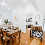 'the Gladstone' An Expansive Outdoor Oasis In Town Holiday home