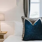 'the Gladstone' An Expansive Outdoor Oasis In Town Mudgee