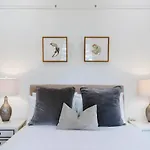'the Gladstone' An Expansive Outdoor Oasis In Town Mudgee