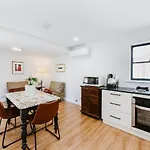 'the Gladstone' An Expansive Outdoor Oasis In Town * Mudgee