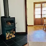 Centrally Located 3 Bedroom Cottage - Pet Friendly