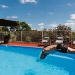 Macquarie Manor - Experience Grand Country Living *