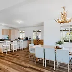 Seven Tree Hill - An Enchanting Family Homestead