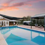 \'Wilpine\' Poolside Country Luxury Near Town