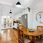 Kialla Cottage - An Idyllic Country Escape