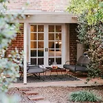 Kialla Cottage - An Idyllic Country Escape