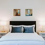 Mulberry On Melton - A Charming Poolside Cottage