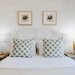 Mulberry On Melton - A Charming Poolside Cottage