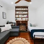 White Lavender Cottage - A Mudgee Garden Escape