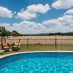 Burrundulla - Tranquil Country Allure Holiday home