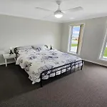 The Cosy Cul-De-Sac
