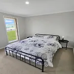 The Cosy Cul-De-Sac