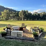 Frog Hill 8 Bedroom Luxe Rural Retreat Near Town